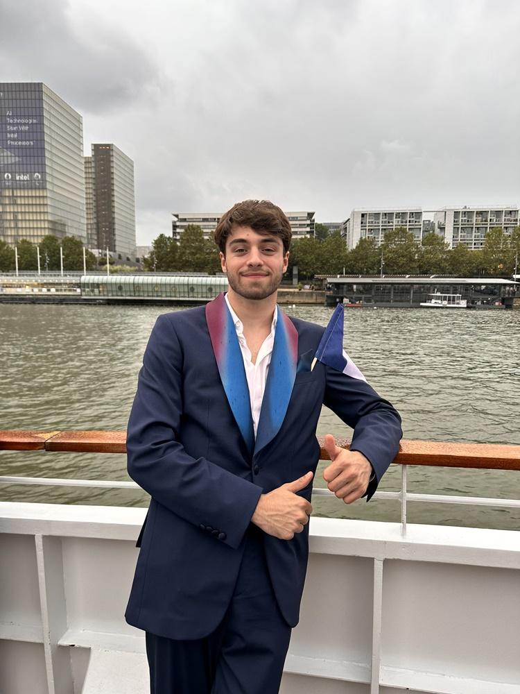 報道亦提到,Jules Bouyer是巴黎一間模特兒公司的旗下模特兒。(X)