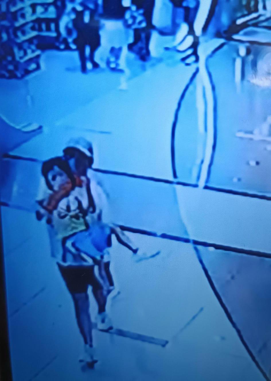 一名3歲男童在將軍澳廣場被人以毛巾掩蓋口鼻拐走。(網上圖片)