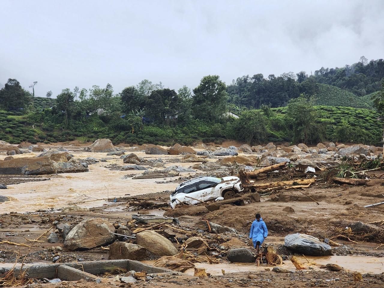 當局相信仍有不少居民被山泥掩埋或沖走,預料死亡人數有可能進一步上升。(AP)