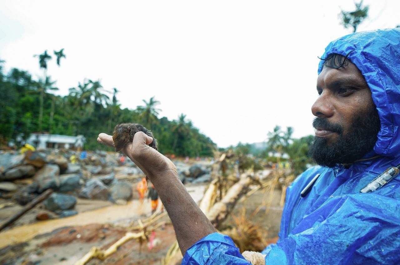 當局相信仍有不少居民被山泥掩埋或沖走,預料死亡人數有可能進一步上升。(AP)