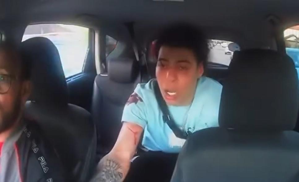 Bilal懇求司機「開快點,開快點」承諾賠償汽車的損壞。(FB)