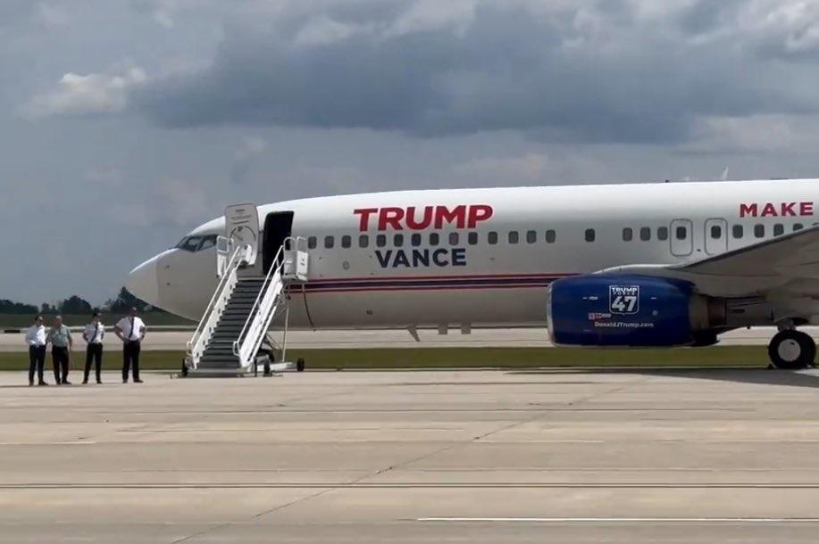 渦輪機上有「特朗普47」字樣,「47」是指第 47 任總統的競選活動。(X)