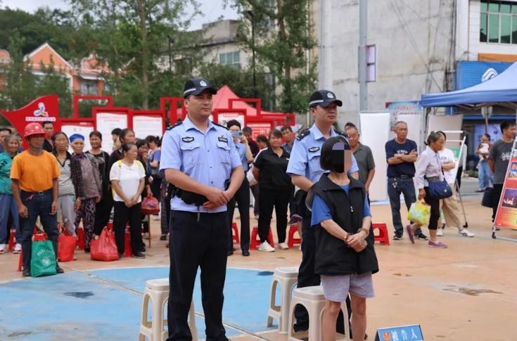 人民法院審酌被告坦承犯行,從輕量處8個月徒刑,並命被告按「復綠方案」於2025年3月30日前完補植復綠。(微博)