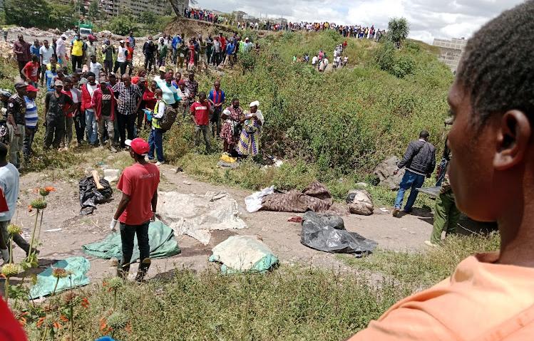 該垃圾場自12日起發現大量屍塊,分別有9具用塑膠尼龍袋捆綁、殘缺不全的遺體。(X)