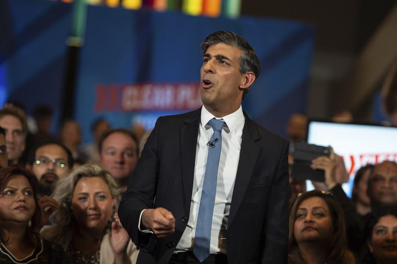 路透社:醜聞、政策急劇轉變和內部紛爭是保守黨慘敗原因。(AP)