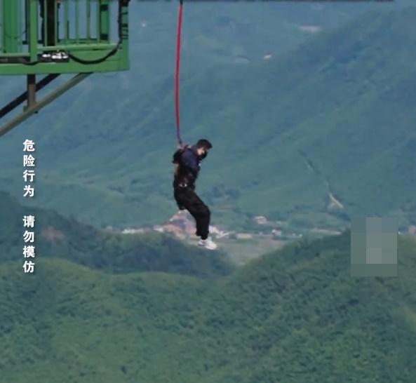 景區職員說,玩家就是跳下去那一下害怕。(微博)