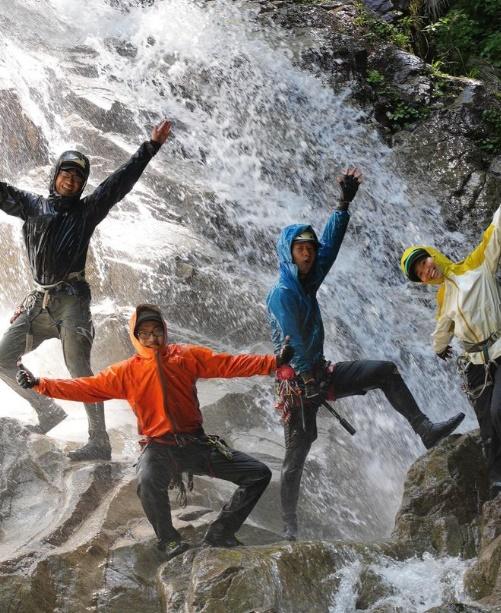 報道指,他們當時與1名年約40歲的女子一起到溯溪郊遊。(IG)