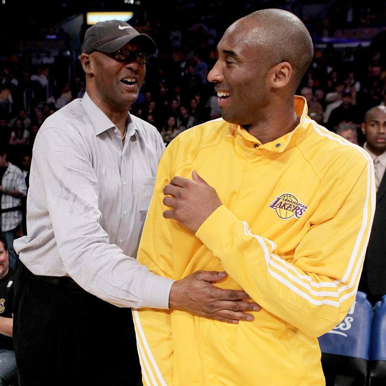 傳高比拜仁的父親Joe Bryant因為嚴重中風過世。(X)