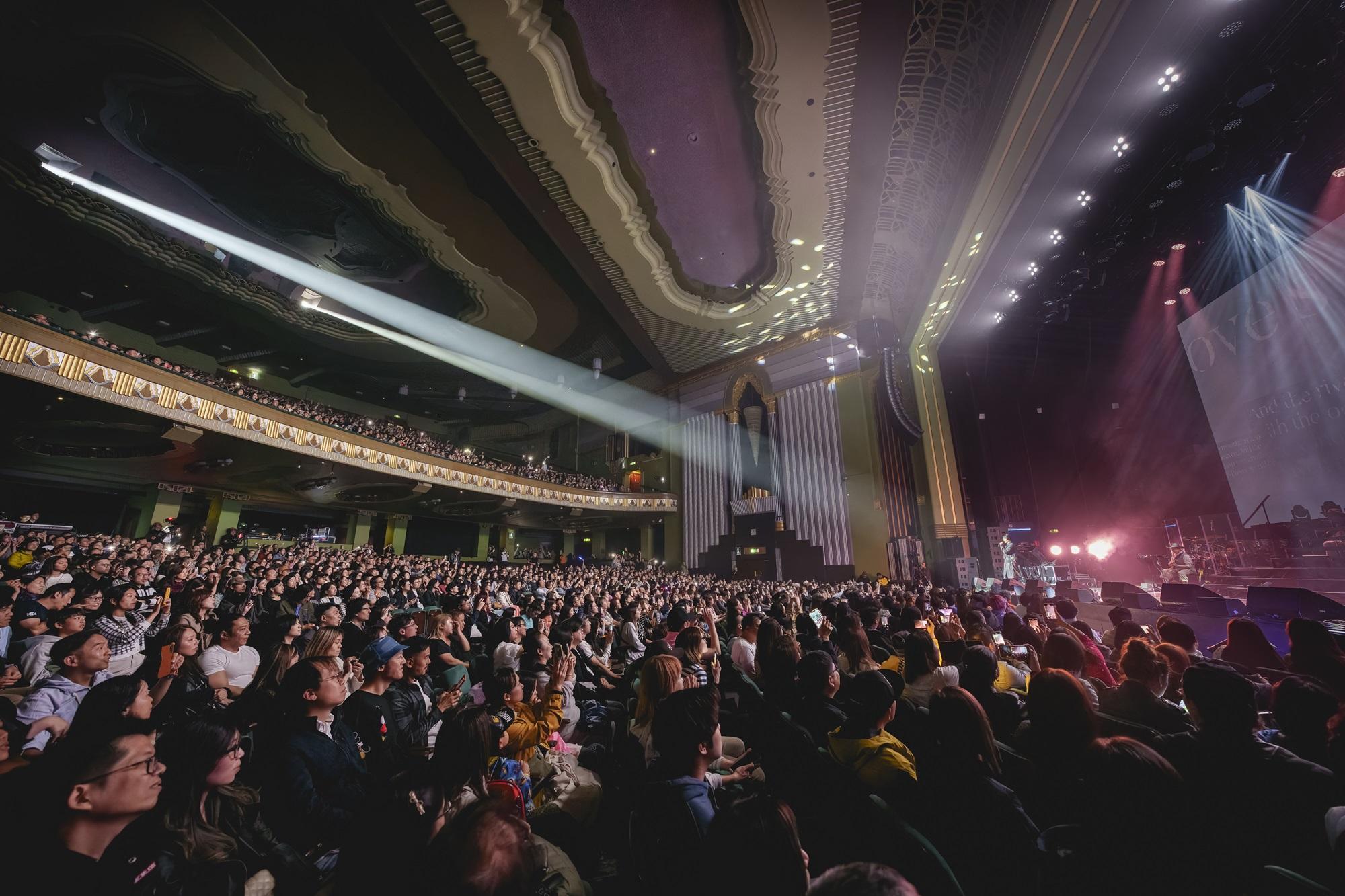 鄭伊健於倫敦舉行「HERE & NOW EKIN IN CONCERT 2024 LONDON」巡迴演唱會。