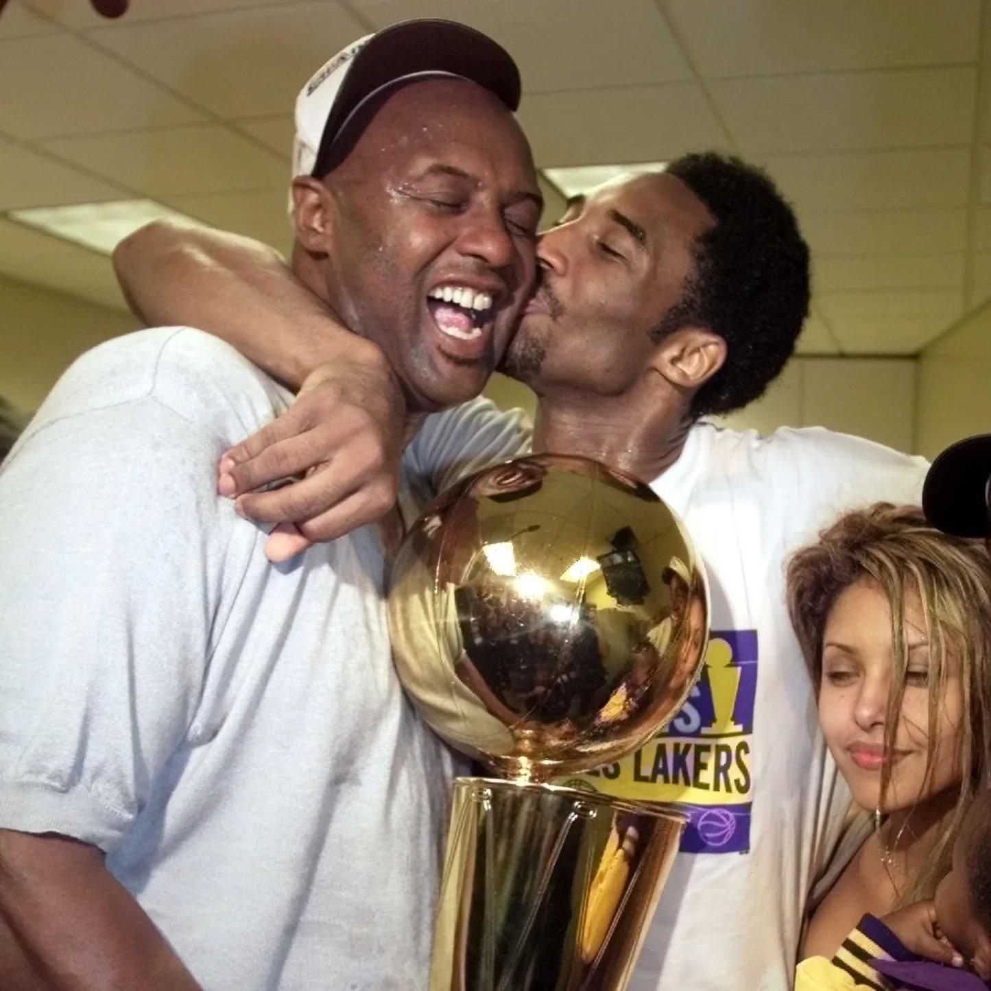 傳高比拜仁的父親Joe Bryant因為嚴重中風過世。(X)