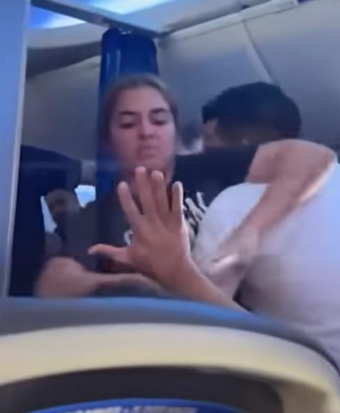 她大叫:「放開我,我是女生,你想殺了我!」(X)