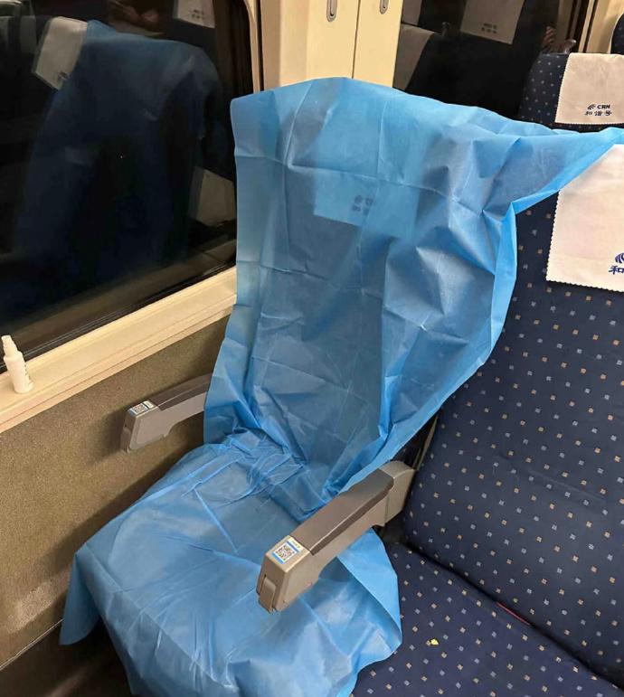 網上亦有不少網民分享自行使用一次性椅套相片。(微博)