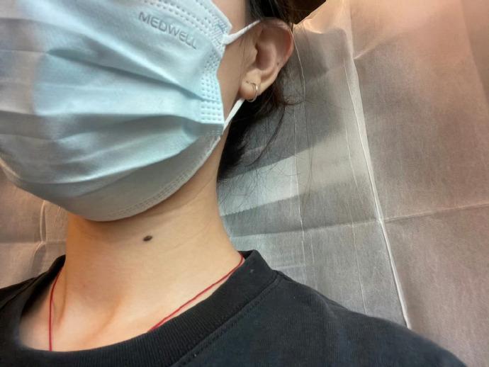 網上亦有不少網民分享自行使用一次性椅套相片。(微博)