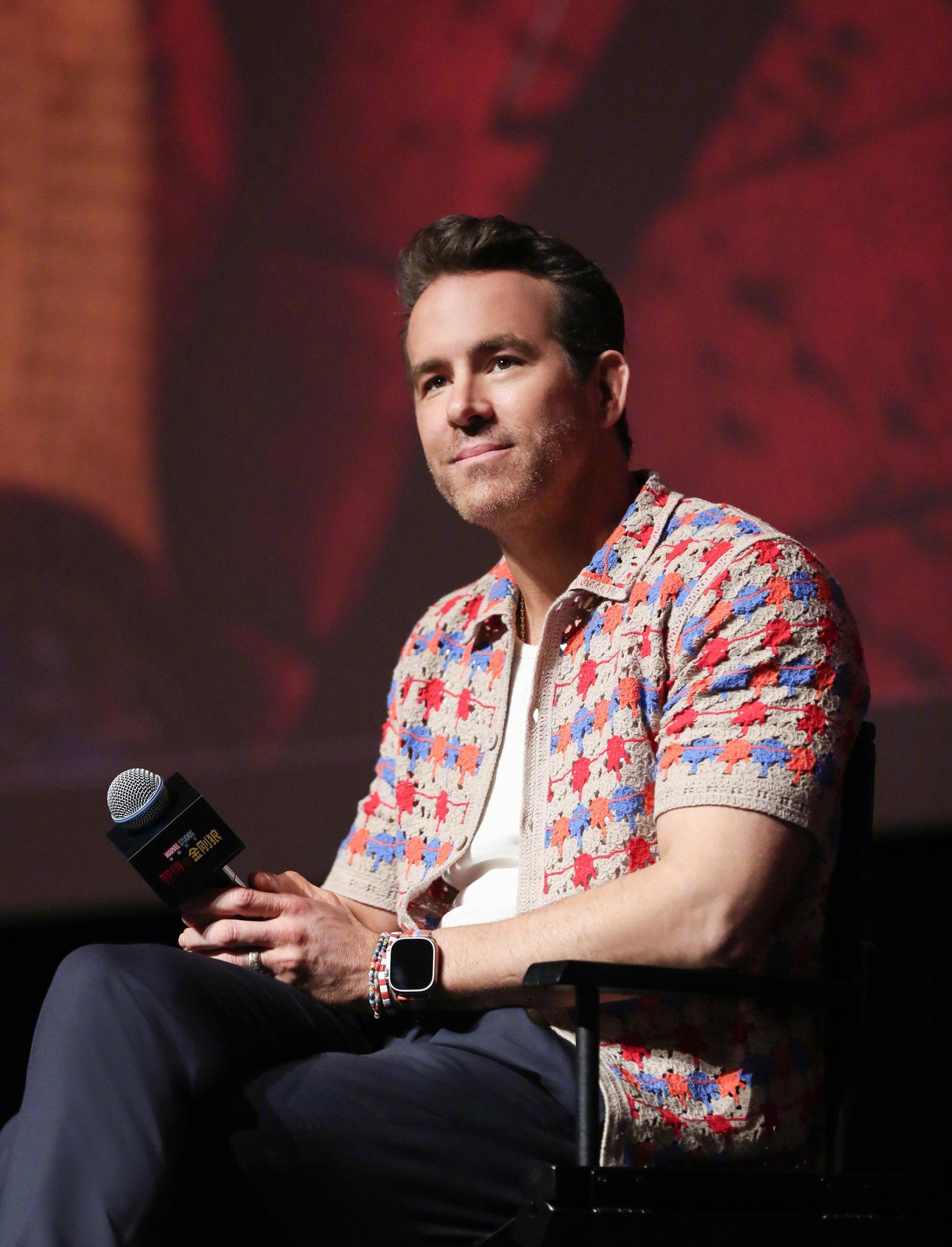 「死侍」賴恩雷諾士是唯一沒穿西裝的嘉賓。