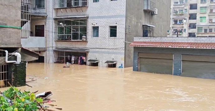 重慶市近日暴雨成災引發洪水(網上圖片)