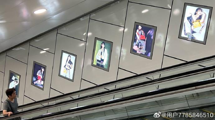 炎明熹的廣告佔領整個港鐵站。