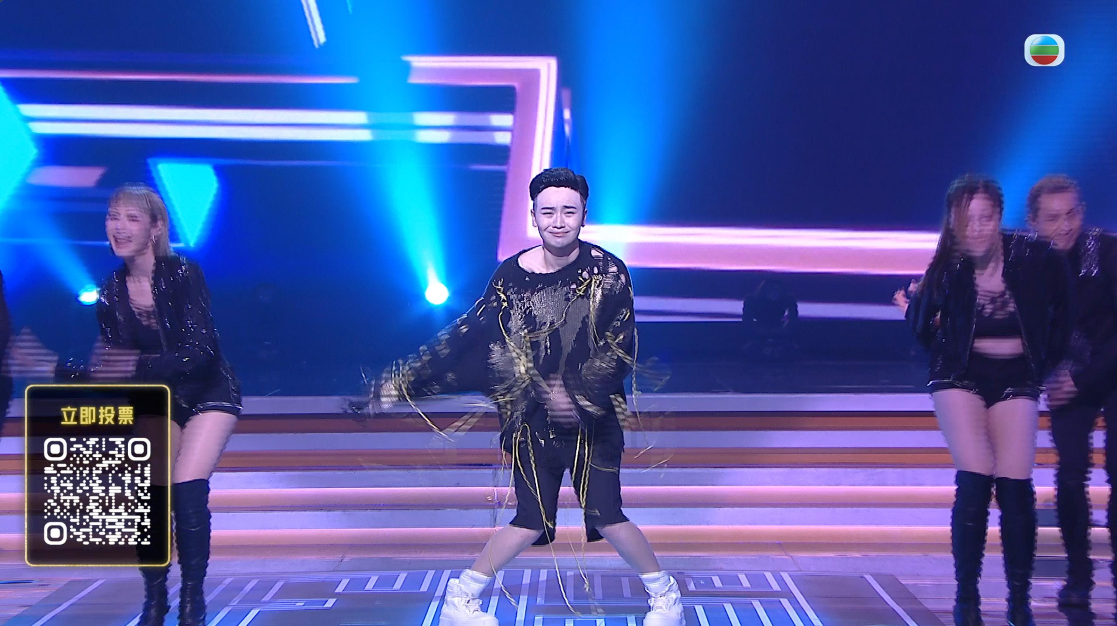 關嘉敏嘅演出,似到十足十之餘,仲要勁有娛樂性,無敵!難得佢又完全放低咗靚女包袱,咩核突表情都夠膽做,勁!