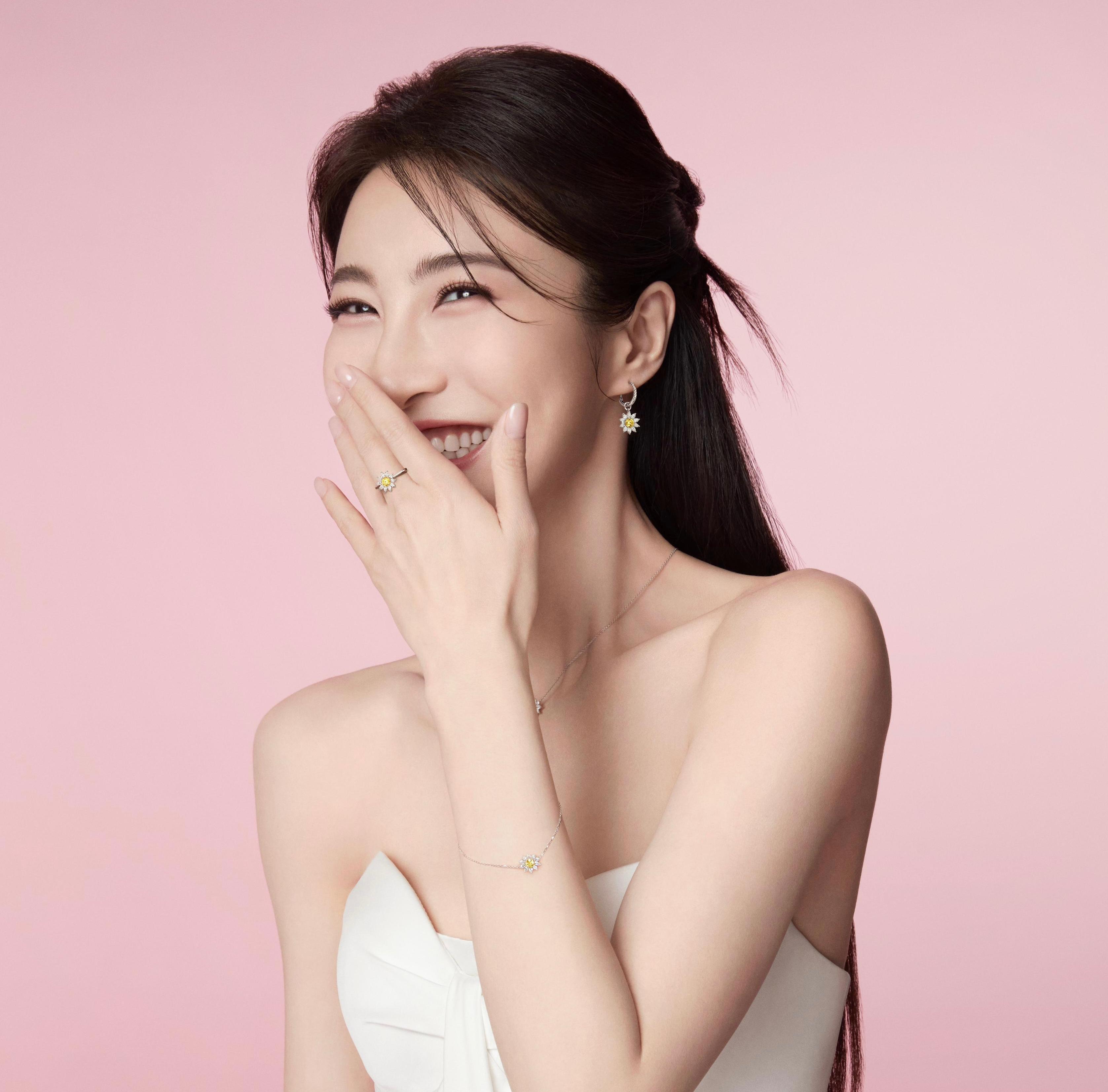 林夏薇自己做生招牌。