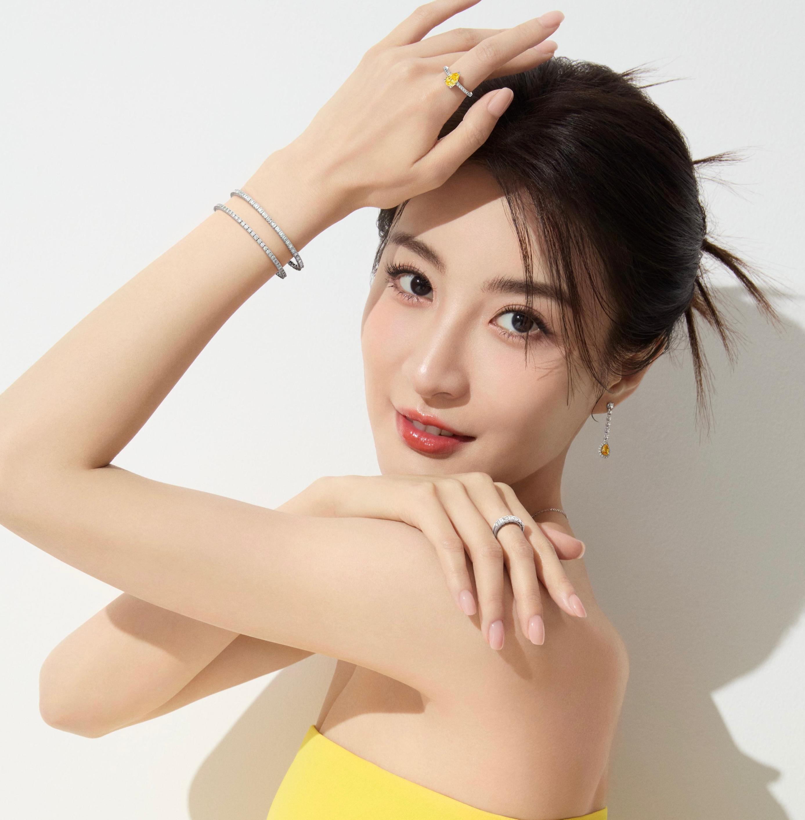 林夏薇自己做生招牌。