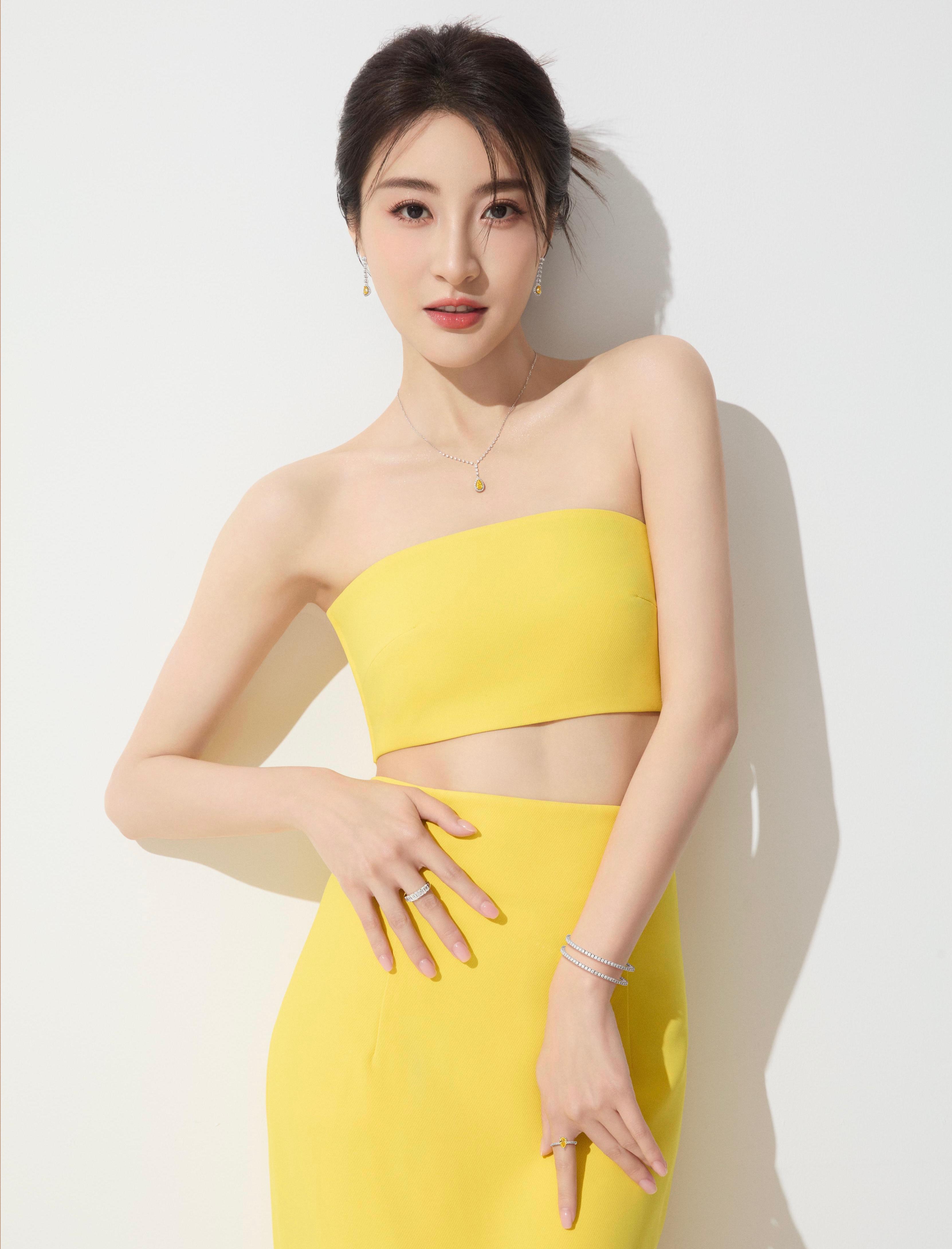 林夏薇自己做生招牌。