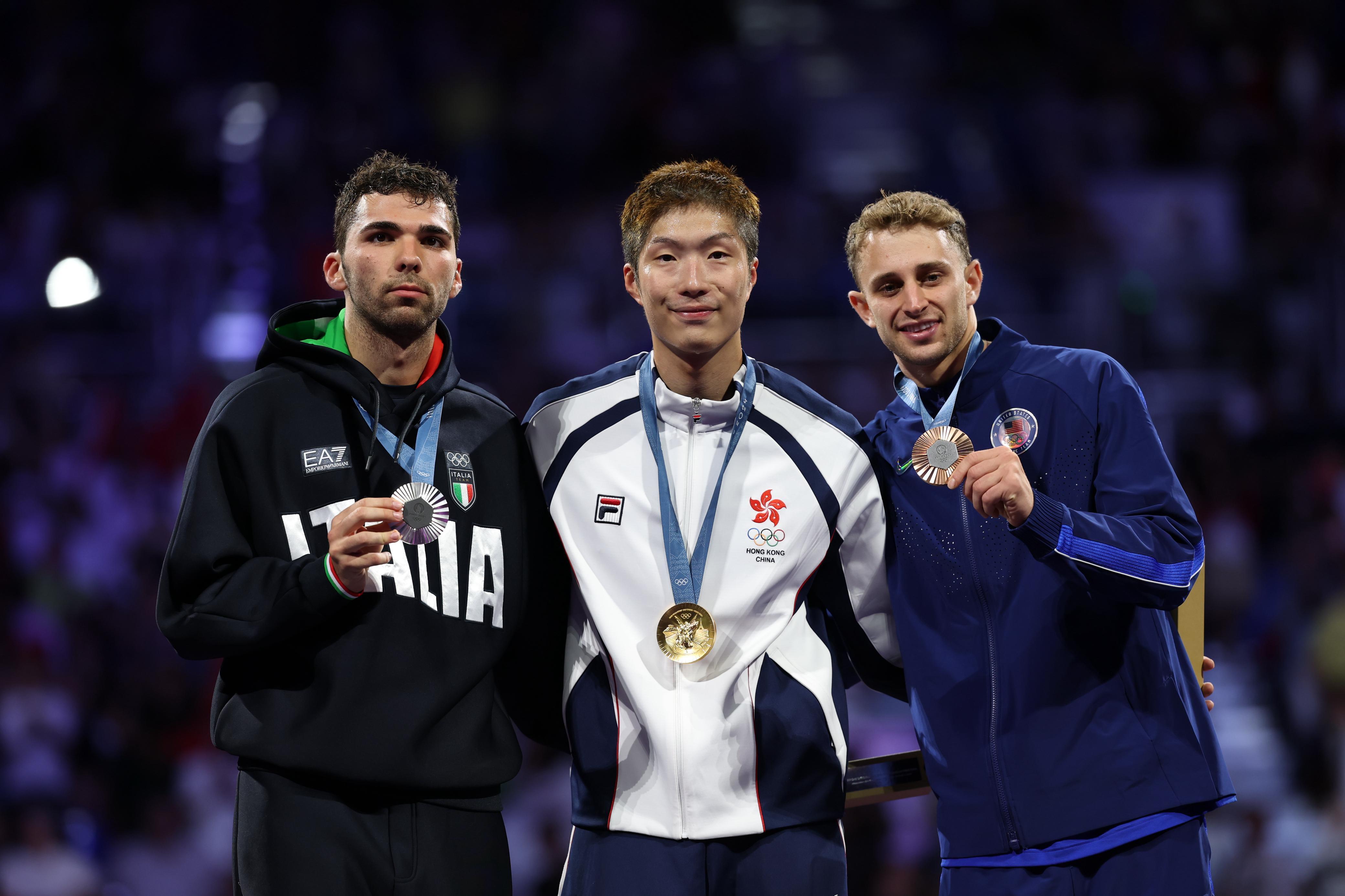 張家朗成功衛冕奧運男子花劍金牌。(相片由港協暨奧委會提供)