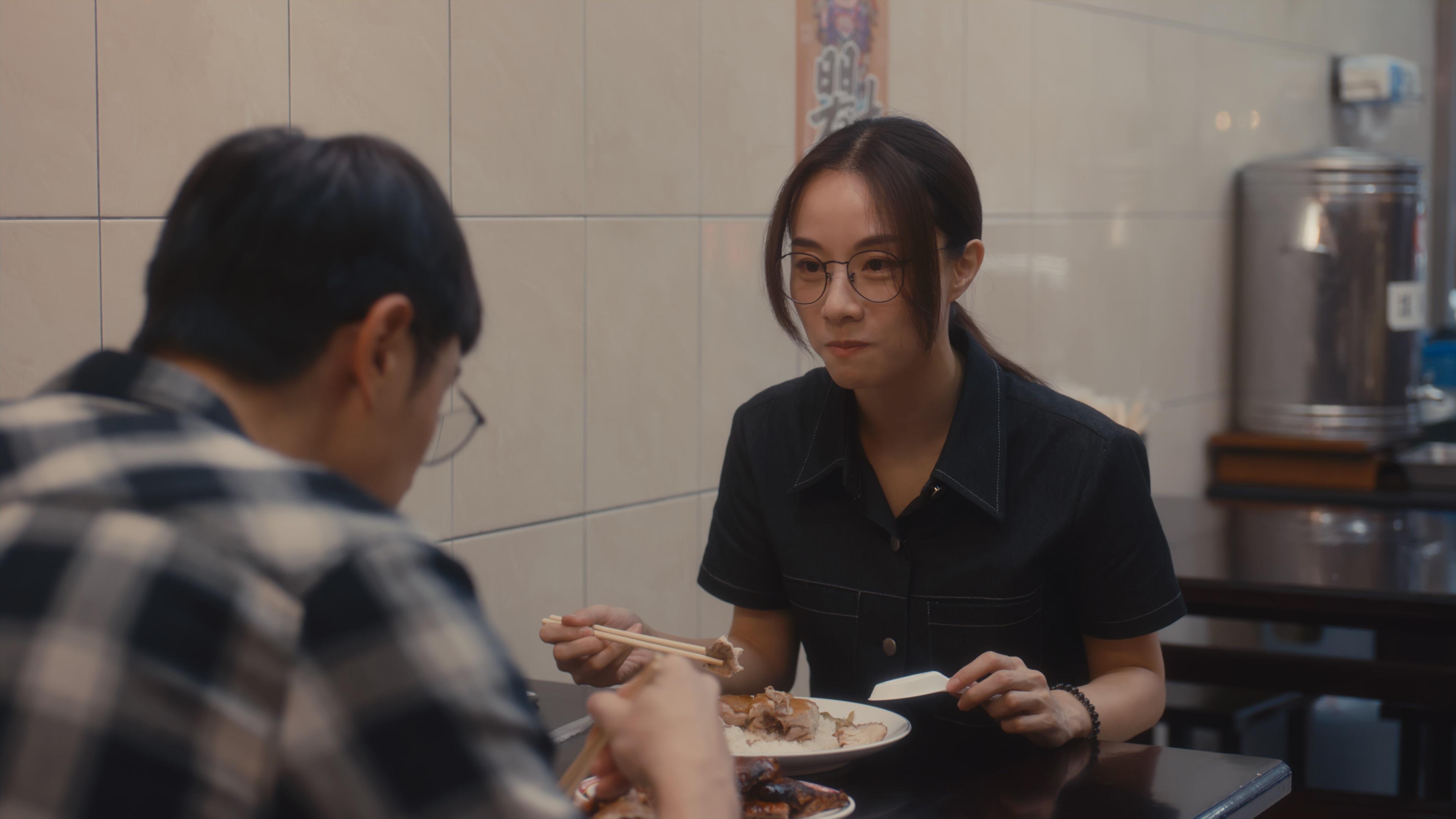 Stephy在《島嶼協奏曲》演美術老師,突然不獲續約。