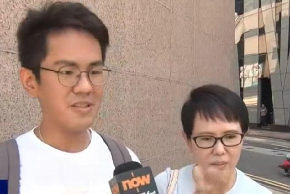 邱先生陪同馬來西亞裔的母親前來辦證,指申請證件方便日後北上消費。(NOW新聞截圖)