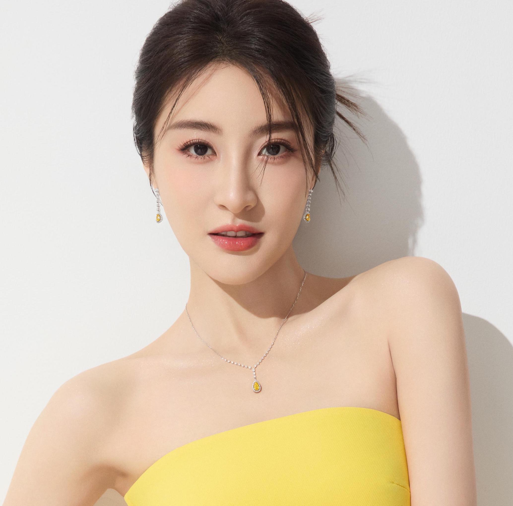 林夏薇自己做生招牌。