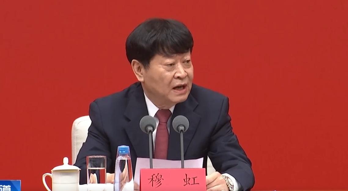 穆虹指圍環境不確定性增加,不會影響中國開放的決心和信心。(央視截圖)