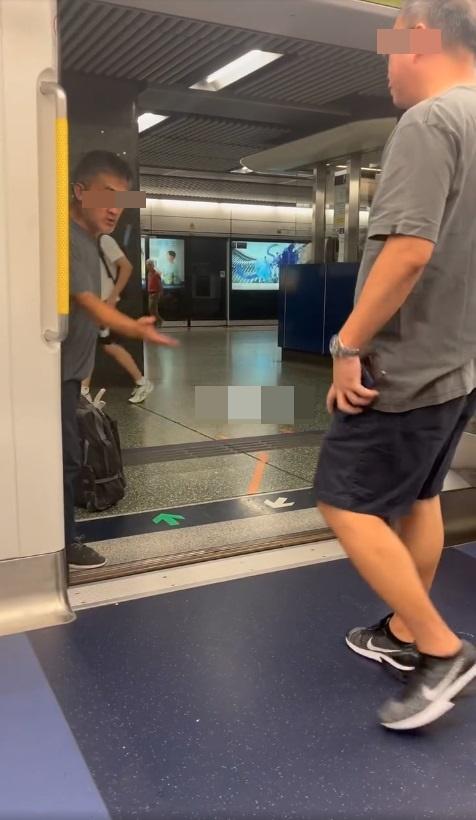 網上熱話|港鐵內地漢疑手推車撞人 遭四眼男以唾液洗面 (有片)