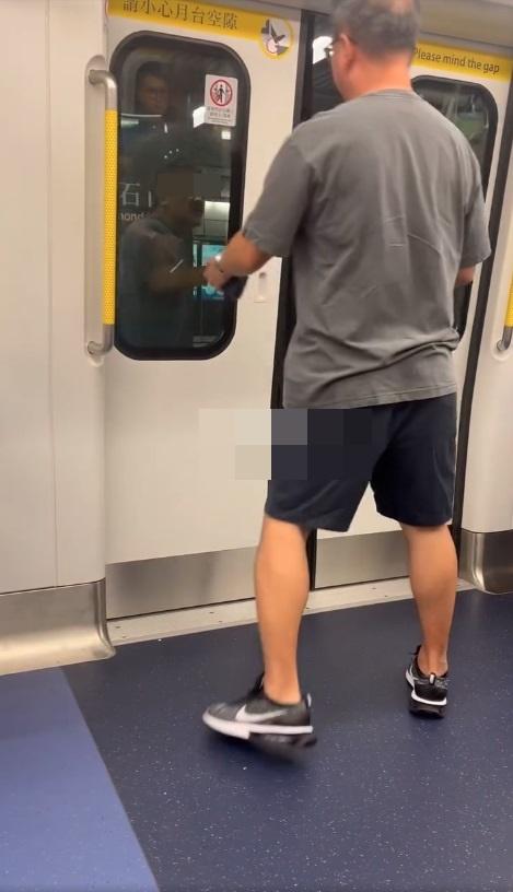 網上熱話|港鐵內地漢疑手推車撞人 遭四眼男以唾液洗面 (有片)