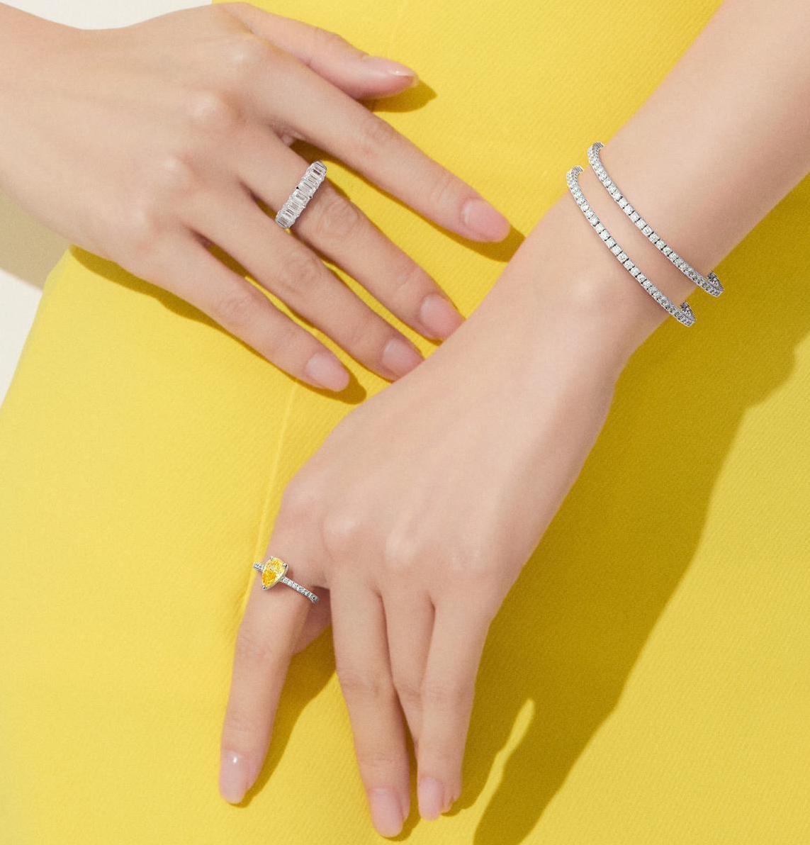 林夏薇自己做生招牌。