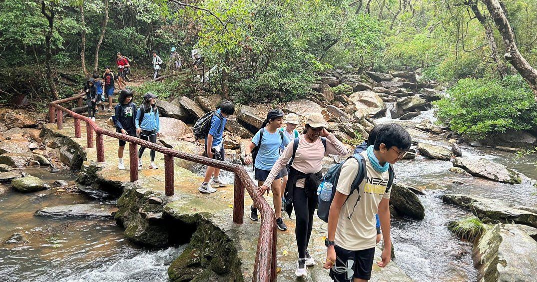 該校在每年的十月,會舉行一個名為「全方位學習周」學生活動,中一至中三的同學參加三日兩夜的露營。