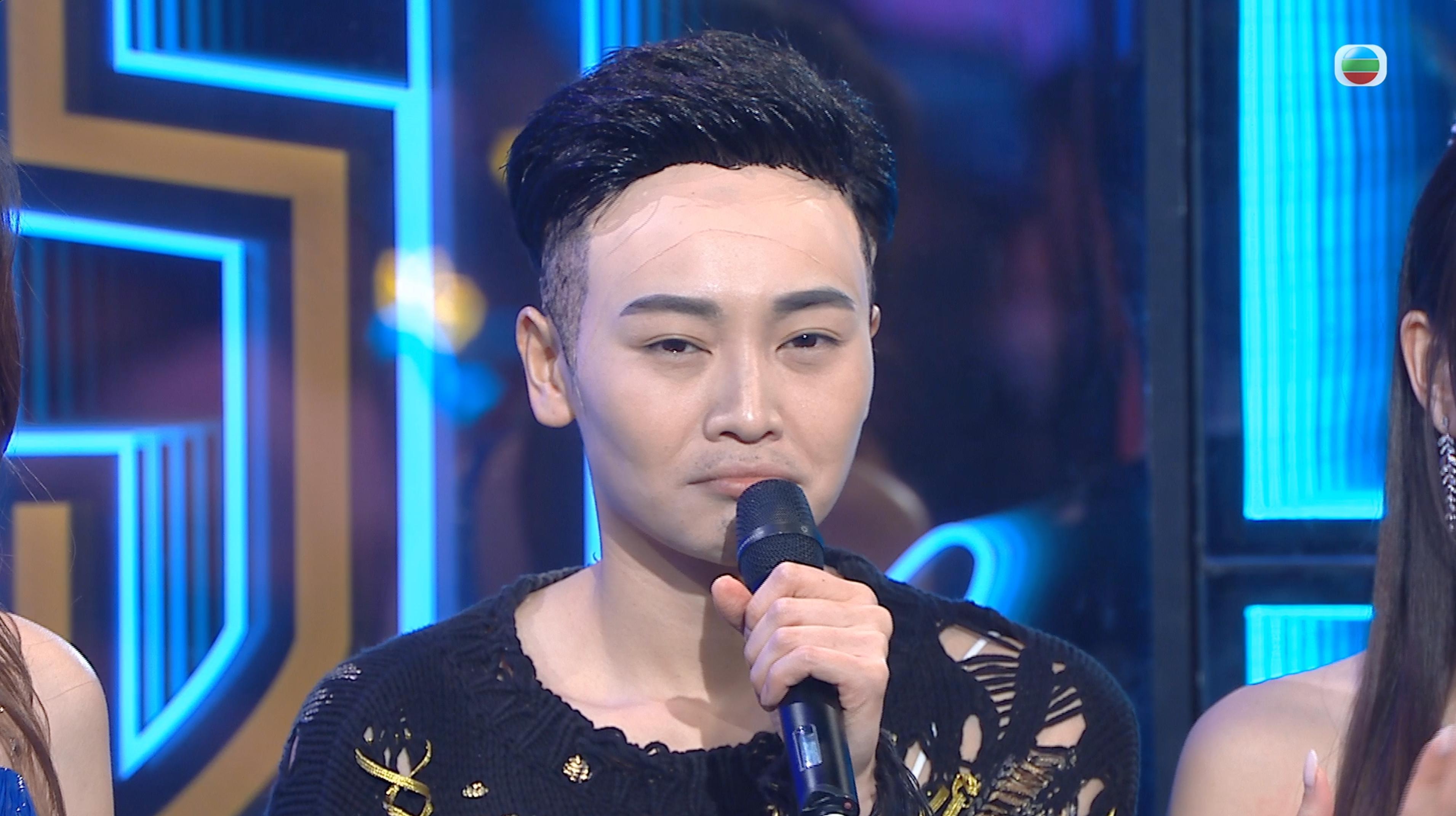 關嘉敏嘅演出,似到十足十之餘,仲要勁有娛樂性,無敵!難得佢又完全放低咗靚女包袱,咩核突表情都夠膽做,勁!