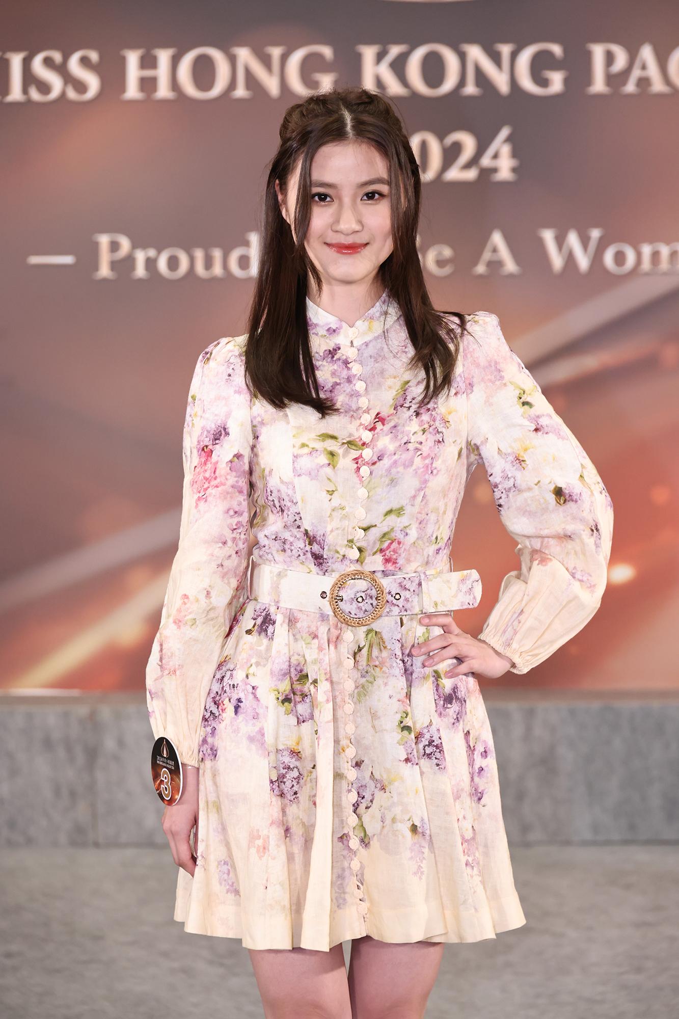 香港小姐2024|3號王汛文,來自香港,身高有166.5 cm,學歷是加拿大大學畢業。