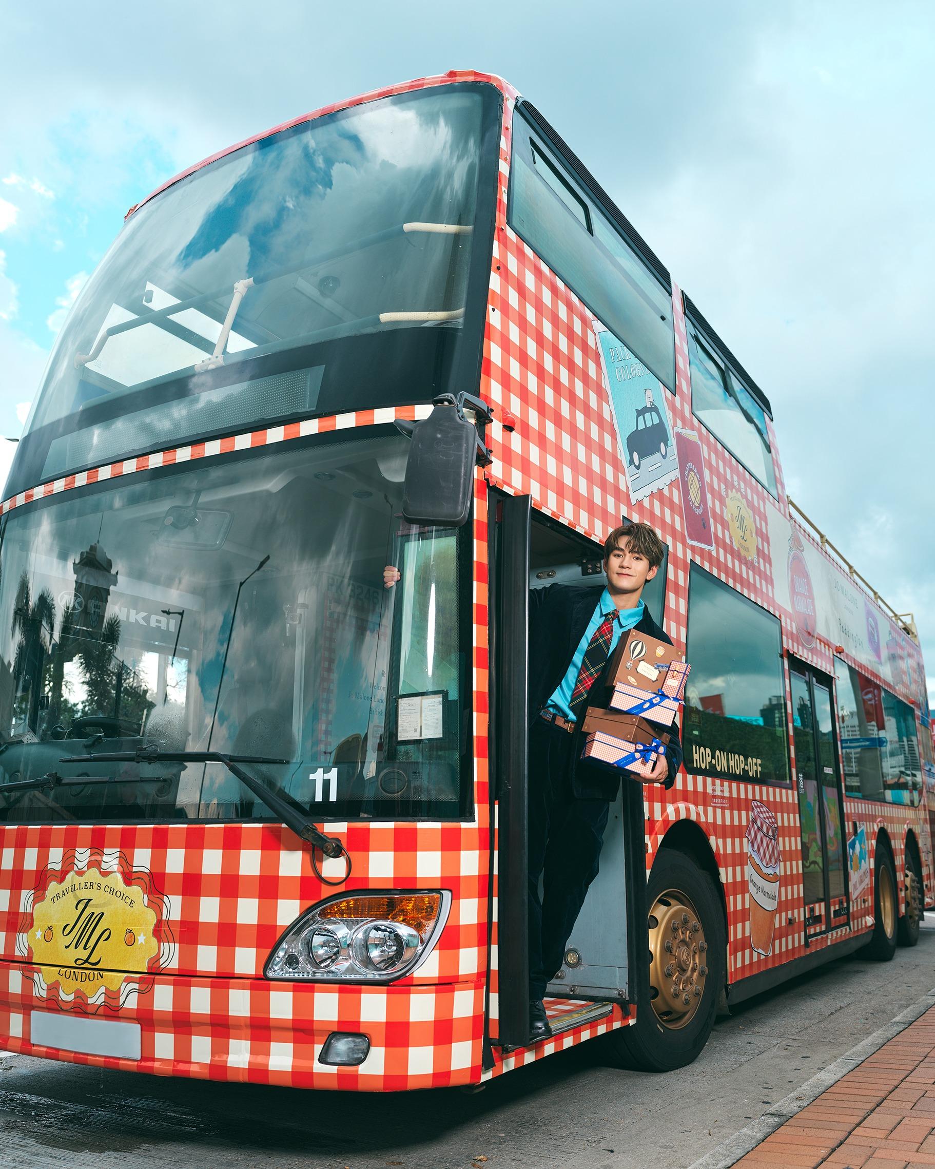 品牌好友Jeffrey魏浚笙同樣是Paddington的粉絲,早前他受品牌邀請率先探店及上巴士,與Paddington合照。