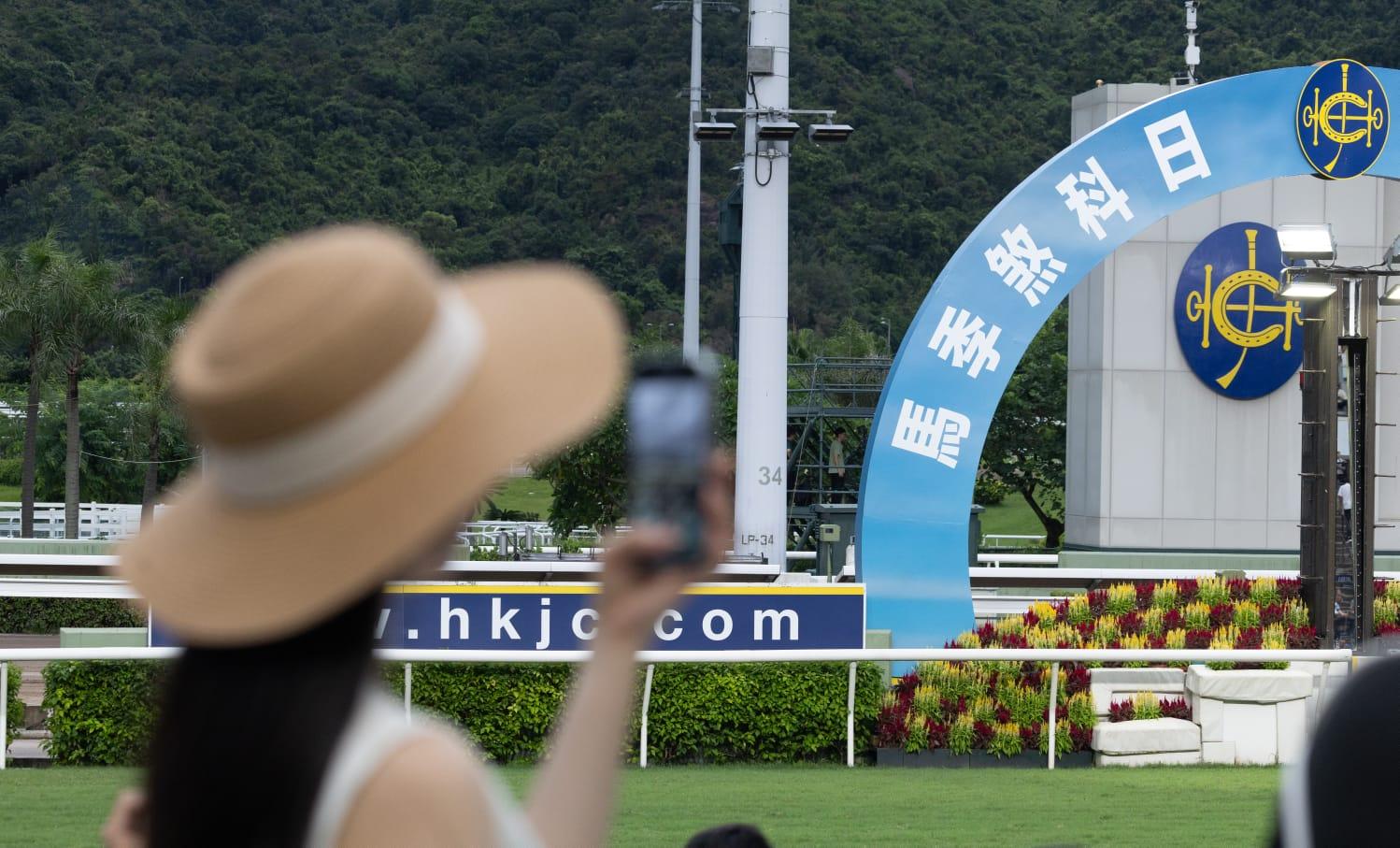 馬季煞科日3萬馬迷入場支持。(蘇文傑攝)