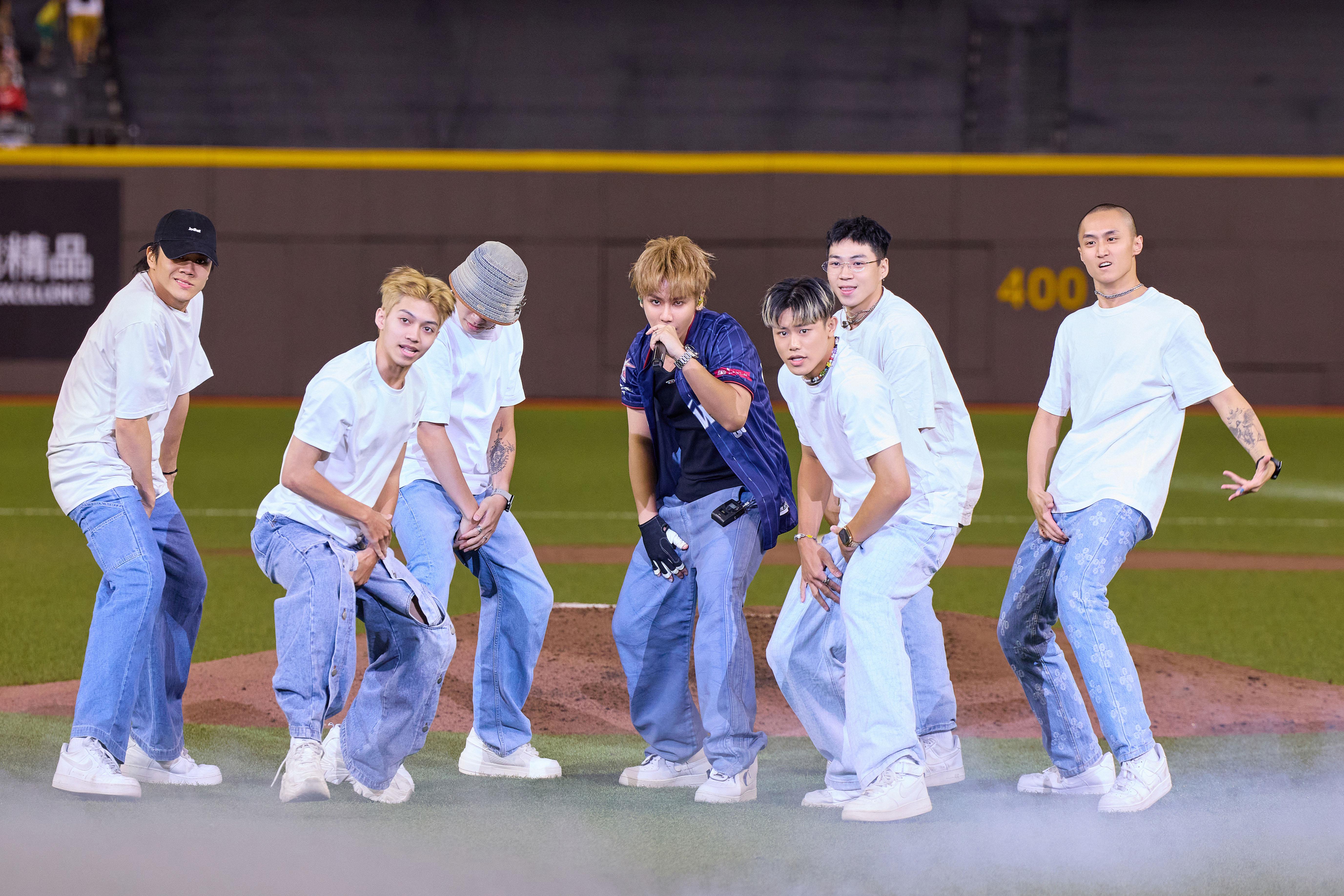 鼓鼓首次登上台北大巨蛋表演自言相當興奮。