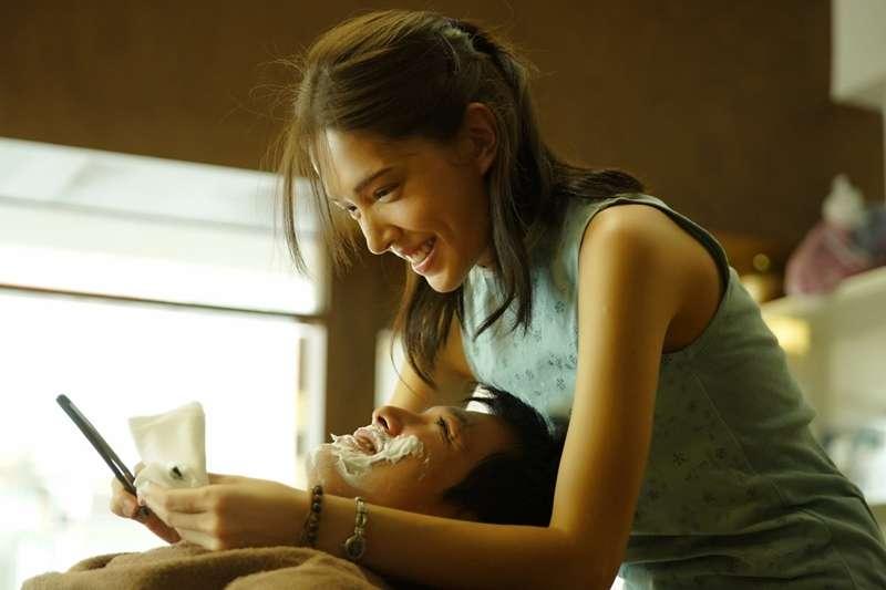 由邱澤夥拍許瑋甯的2021年台灣電影《當男人戀愛時》大受歡迎。