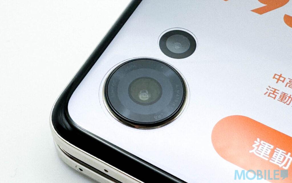 50MP OIS 主鏡跟 12MP 廣角鏡置於外屏、