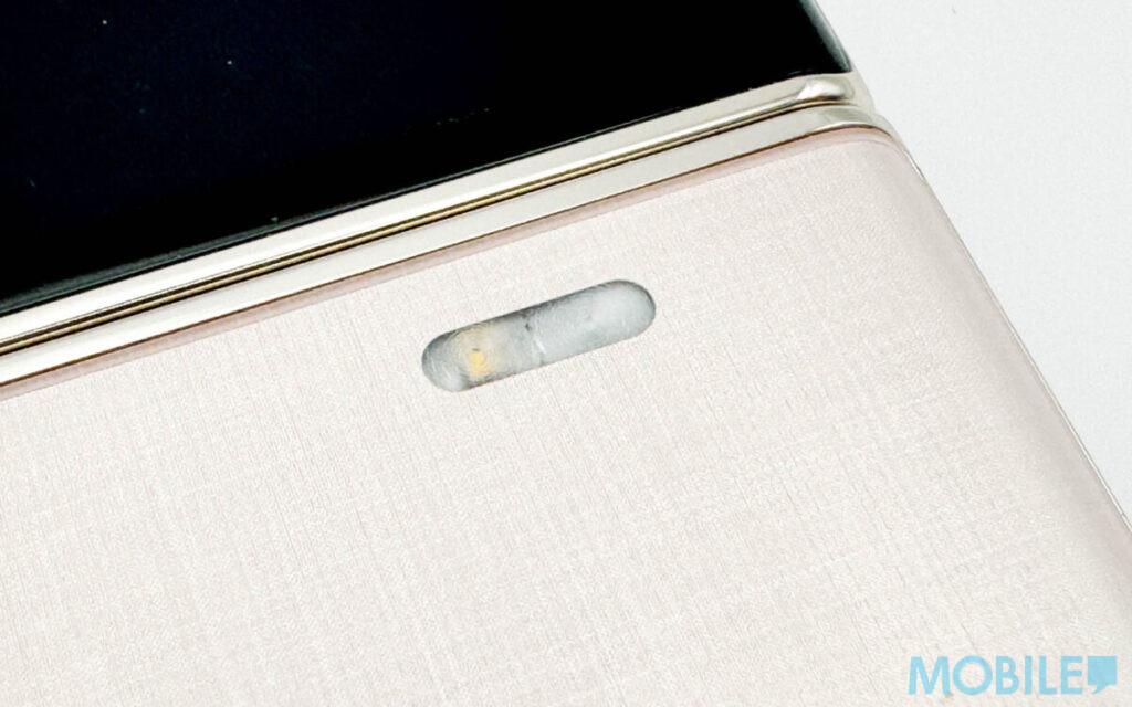 LED 閃燈放置於機背下半