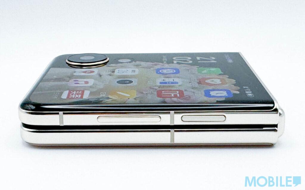 摺合後鉸位縫合狀況良好、機身上下半相當緊密