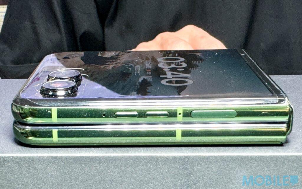 關蓋時鉸位跟上下半機身結合緊密