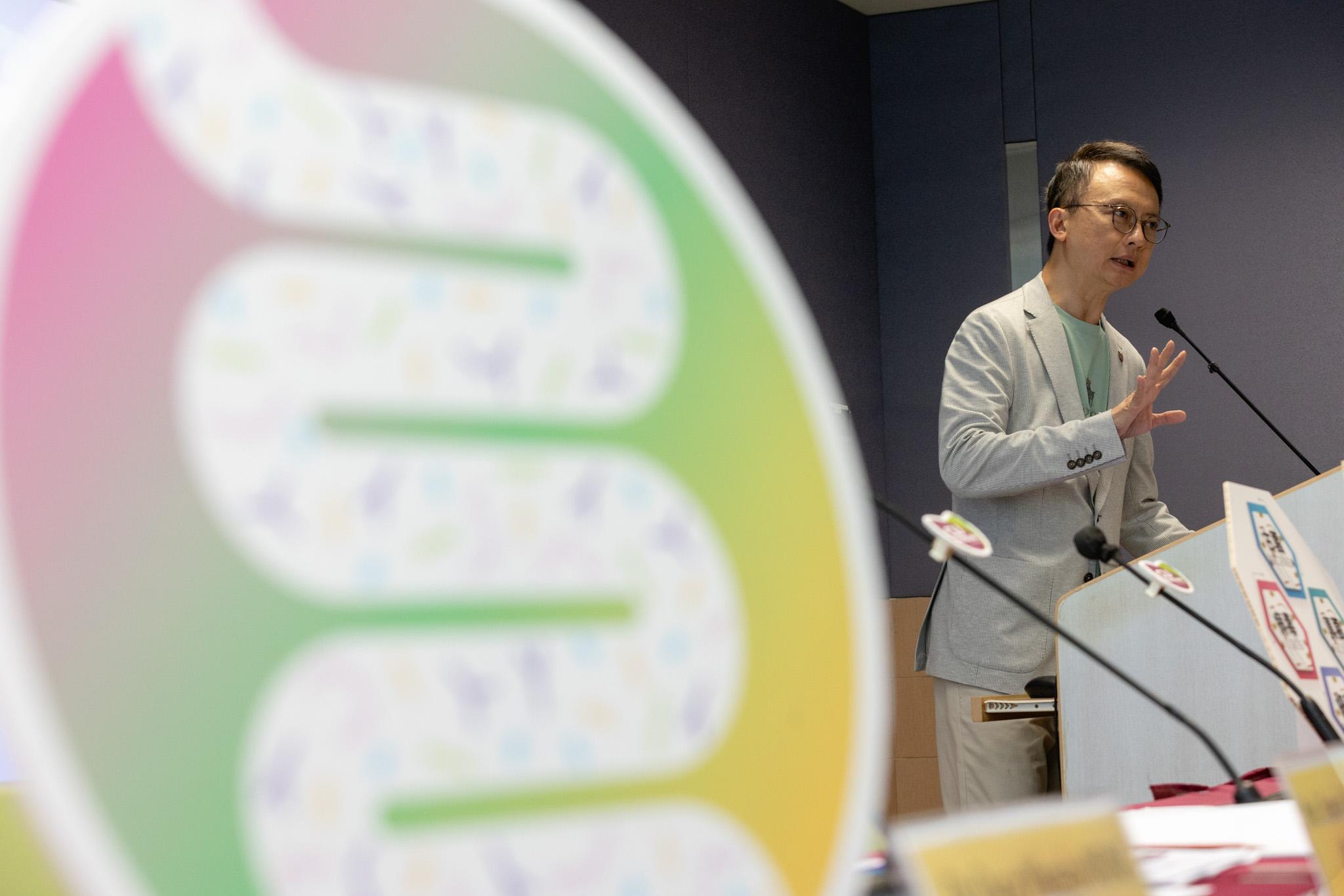 陳家亮教授指,調節腸道微生態極具潛力成為一種治療自閉症的新方案,有望幫助父母管理孩子的日常情緒問題。(中大提供)