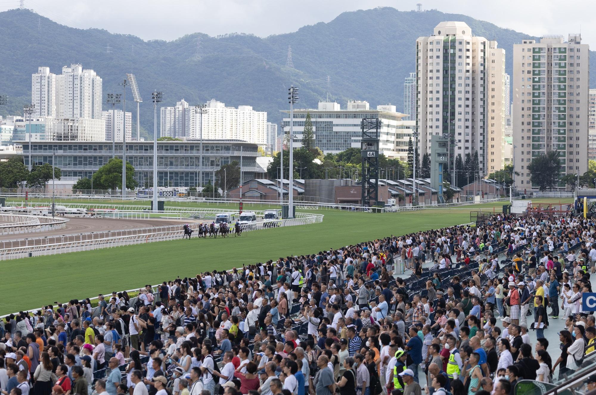 馬季煞科日3萬馬迷入場支持。(蘇文傑攝)
