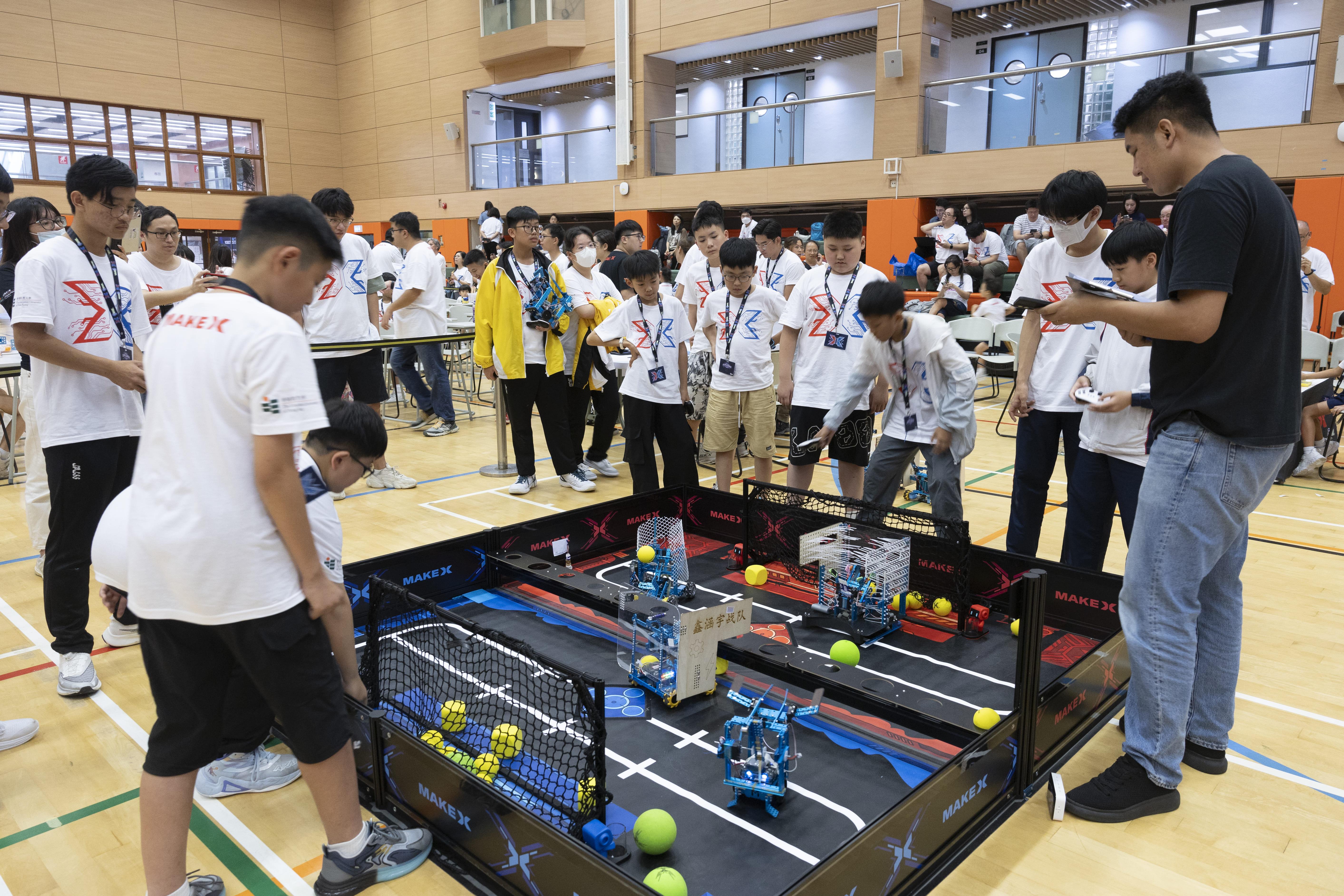 三位曾擔任國際賽事的裁判指,參加國際賽事的選手平均水平較本地學生高,盼本地學生能從中獲益。