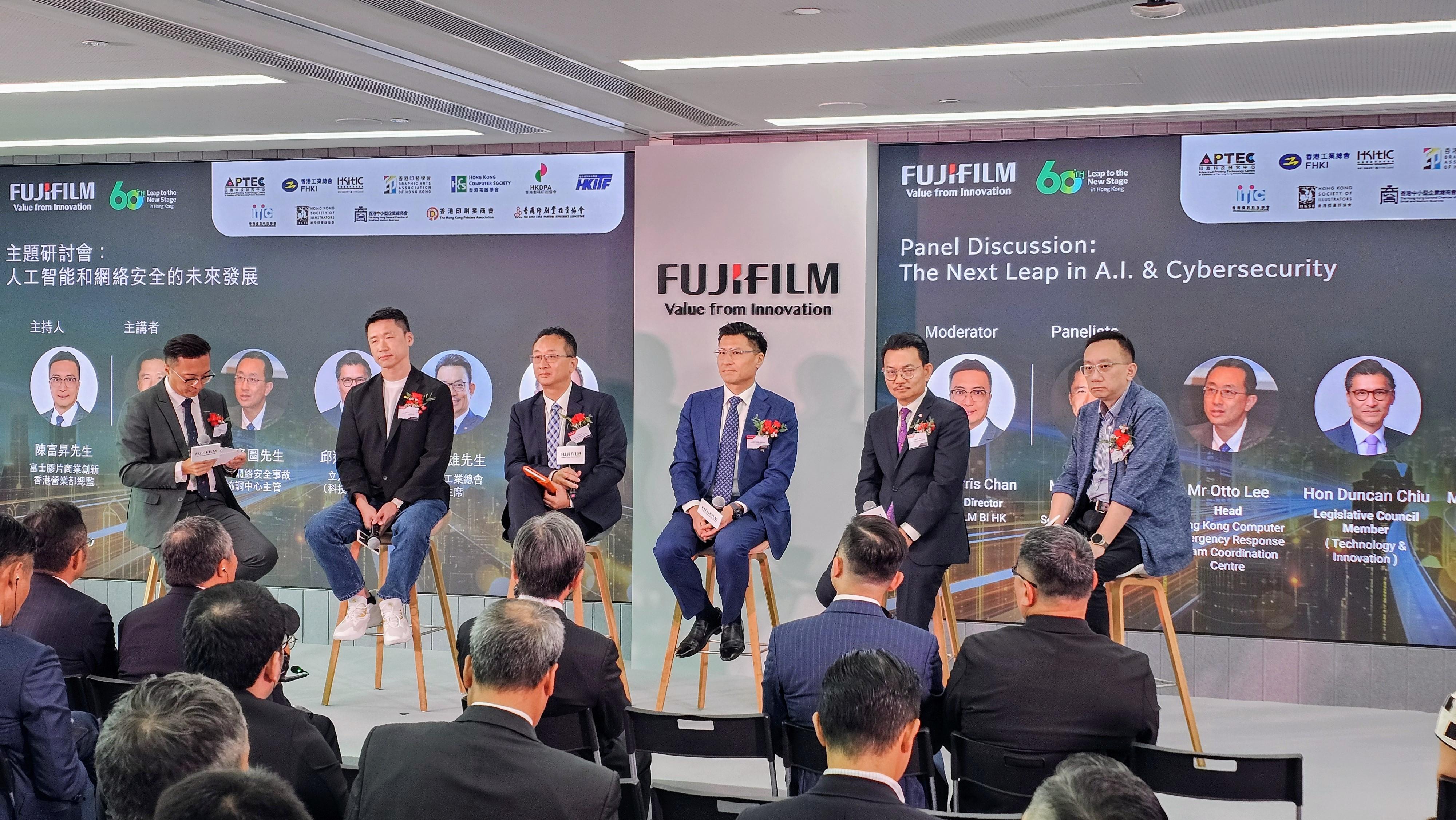 活動上又邀請IT業界進行圓桌討論,互相交流意見。