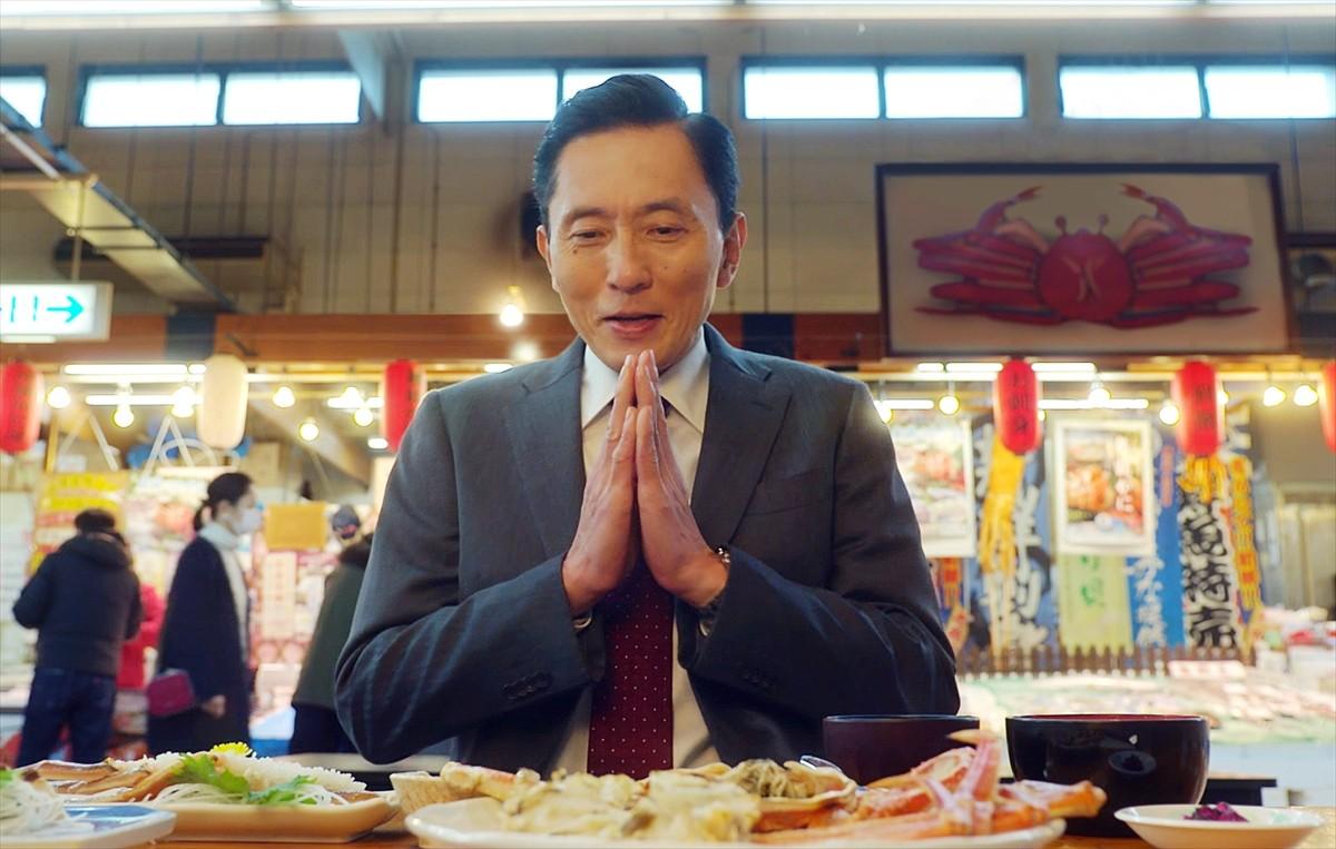 一見到枱上放滿食物,就超開心。