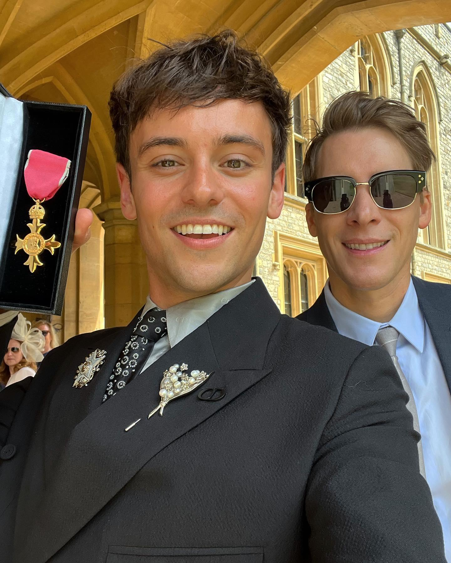 巴黎奧運|英國跳水「神童」戴利(Tom Daley)2017年與知名編劇Dustin Lance Black結婚。