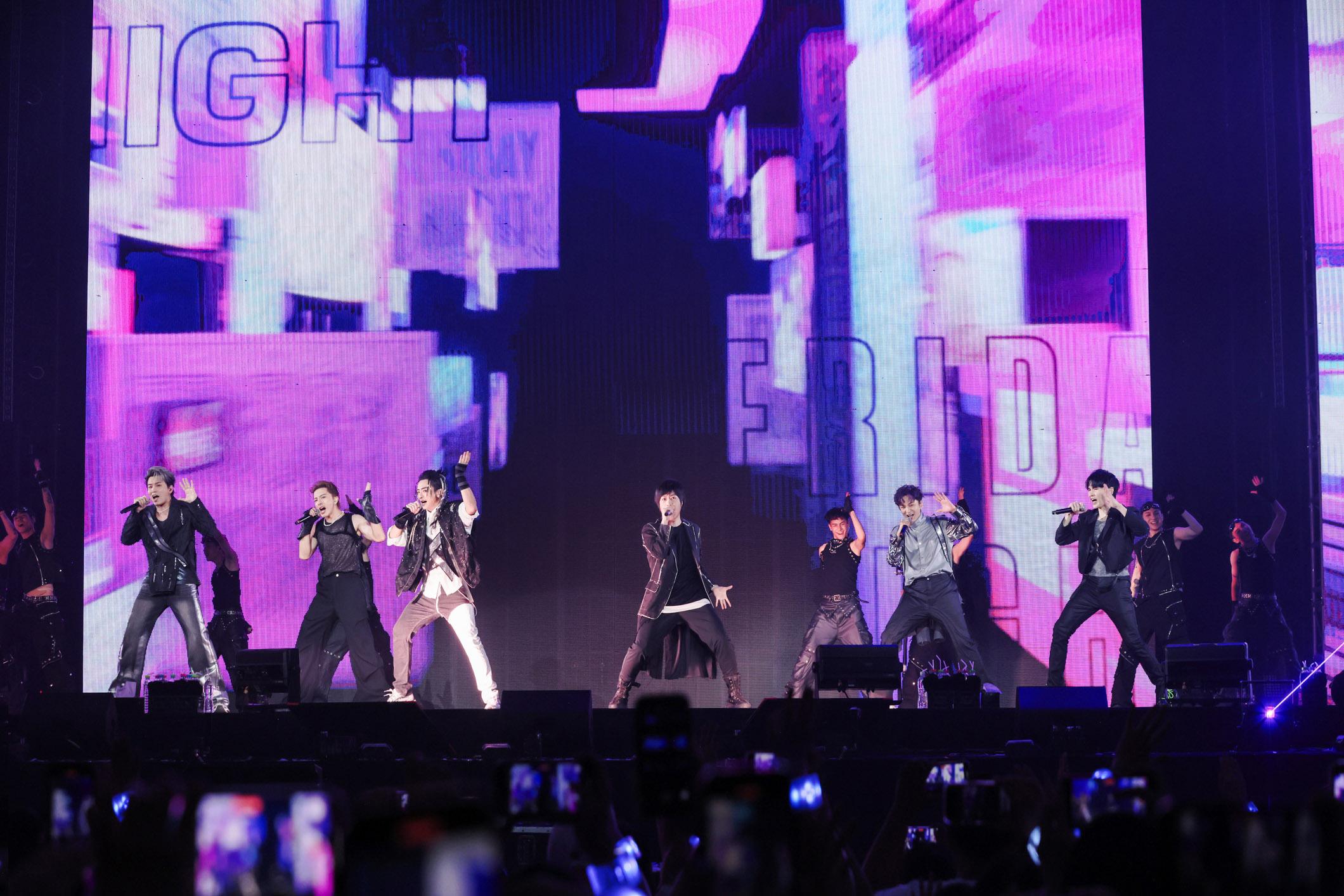 Energy兩天演唱會吸引兩萬人朝聖,尾場更有阿信驚喜登場。